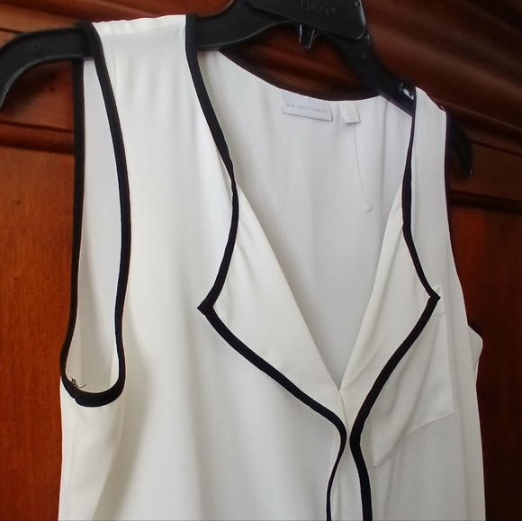 🦋NewYork & Co. Blouse🦋 - Picture 2 of 5